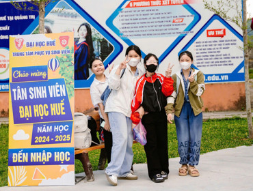 Trung tâm Phục vụ sinh viên - Đại học Huế đón tiếp tân sinh viên năm học 2024 - 2025  