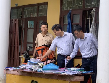 Lãnh đạo Đại học Huế thăm và động viên các đơn vị bị ảnh hưởng do mưa lũ