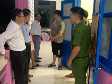 Trung tâm Phục vụ sinh viên phối hợp Công an Phường An Cựu kiểm tra an ninh trật tự nhân dịp đón sinh viên năm học 2025 - 2026