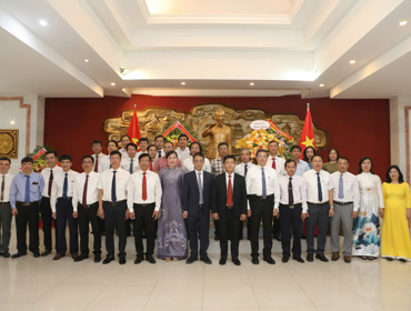 Lãnh đạo Đại học Huế dâng hoa kỷ niệm 135 năm ngày sinh của Chủ tịch Hồ Chí Minh (19/5/1890 – 19/5/2025)